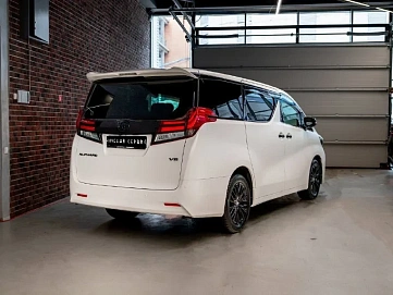 Toyota Alphard, 2016г, передний привод, автомат