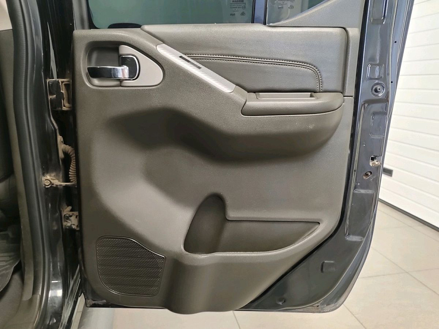 Nissan , 2010г., передний привод, автомат