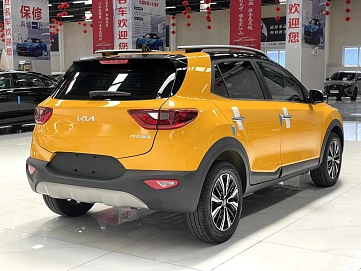 Kia Stonic, 2022г, передний привод, автомат