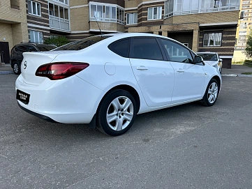 Opel Astra, 2012г, передний привод, механика