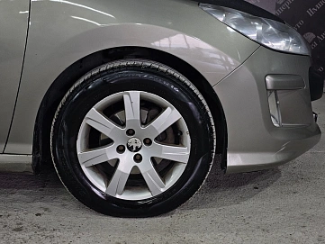 Peugeot 308, 2010г, передний привод, автомат