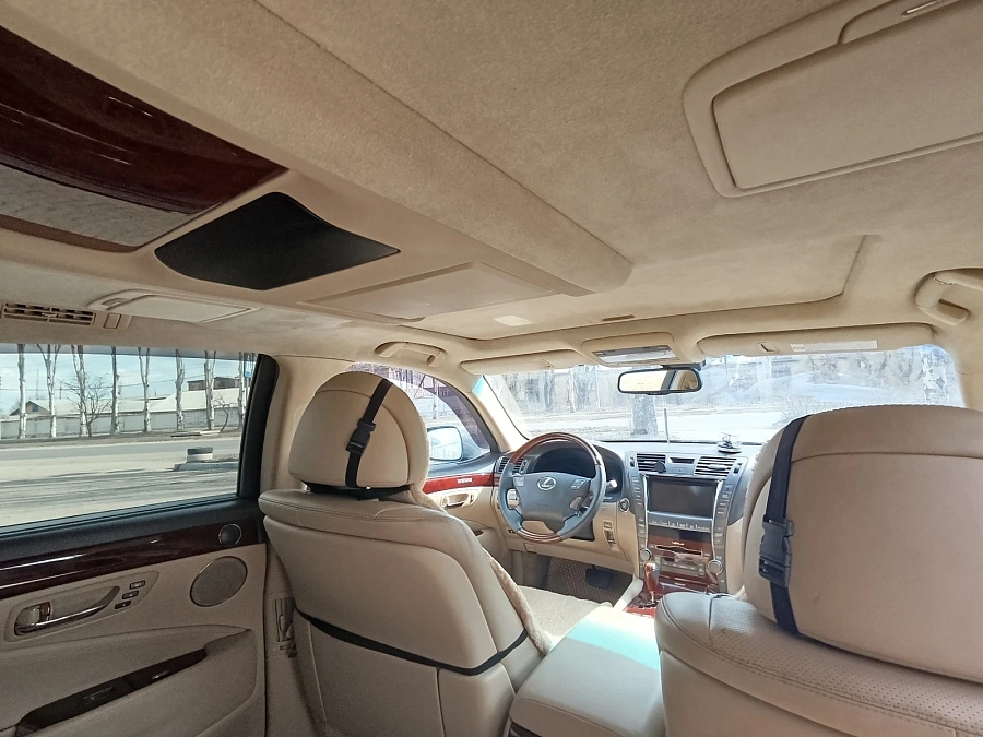 Lexus LS, 2008г., задний привод, автомат