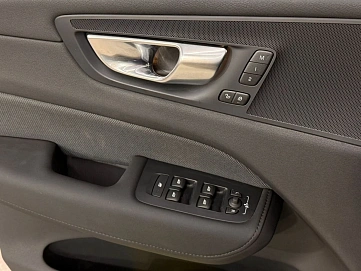 Volvo XC60, 2025г, полный привод, автомат