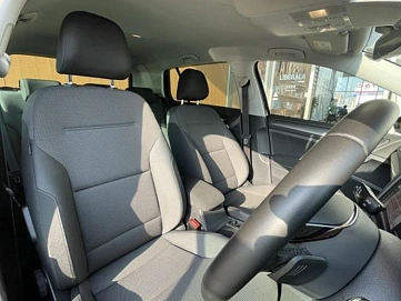 Volkswagen Golf, 2018г, передний привод, робот