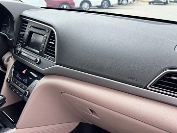 Hyundai Elantra, 2018г, передний привод, автомат