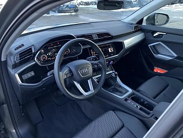 Audi Q3, 2022г, передний привод, робот