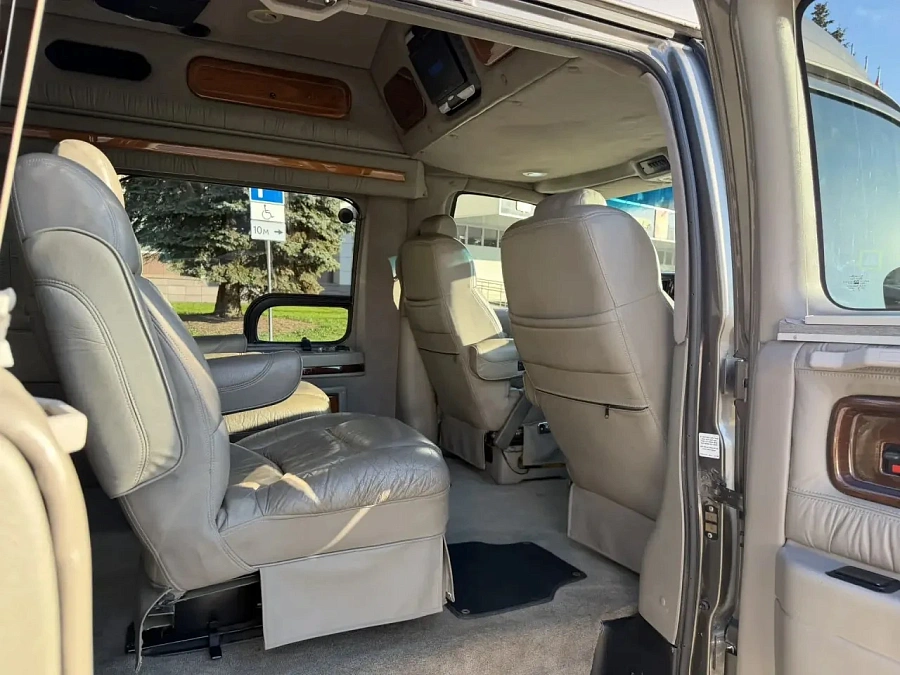 Chevrolet Express, 2001г., задний привод, автомат