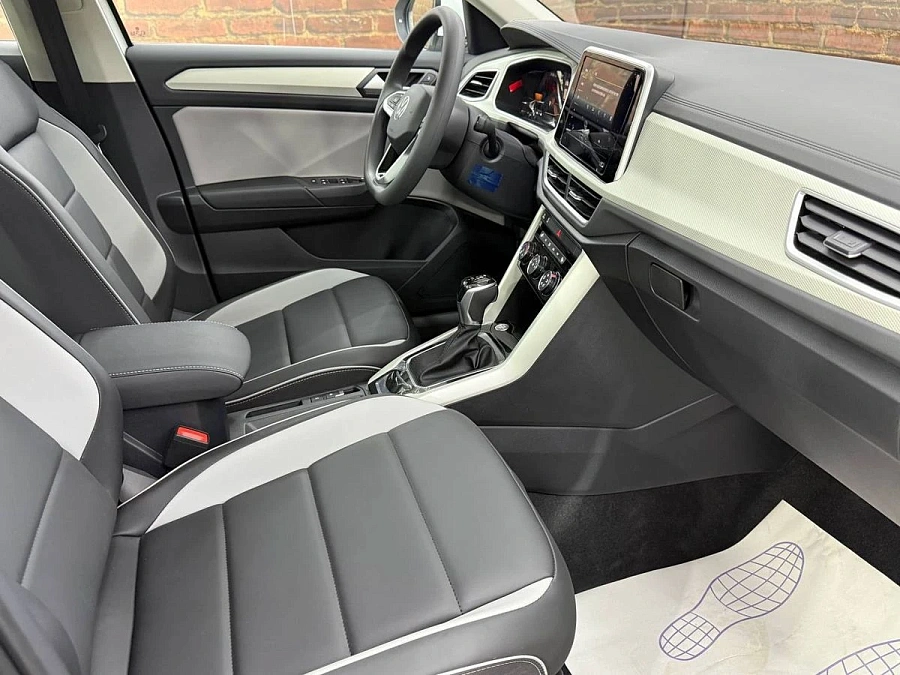 Volkswagen T-Roc, 2025г., передний привод, робот