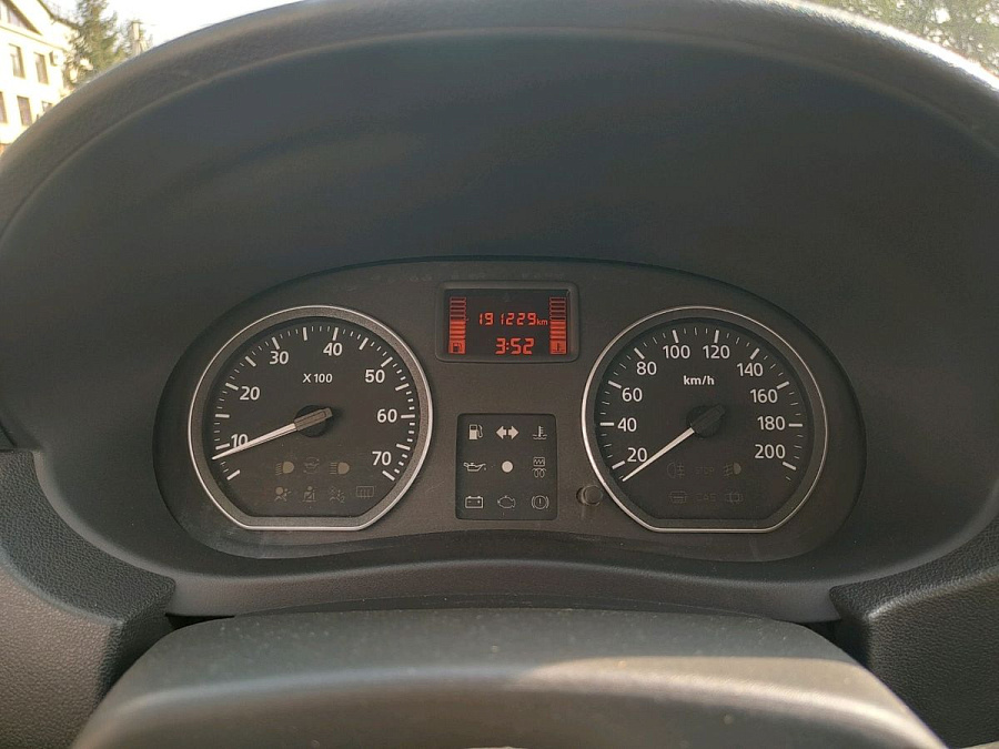 Nissan , 2015г., передний привод, механика