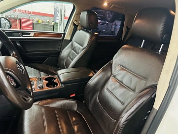 Volkswagen Touareg, 2011г, полный привод, автомат