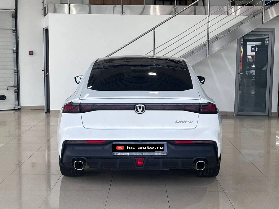 Changan UNI-V, 2023г., передний привод, робот