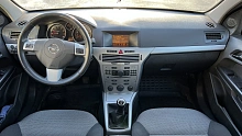 Opel Astra, 2010г., передний привод, механика