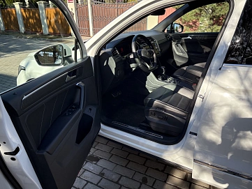 Volkswagen Tiguan, 2021г., полный привод, робот