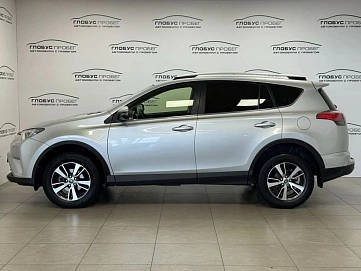Toyota RAV4, 2015г, передний привод, автомат