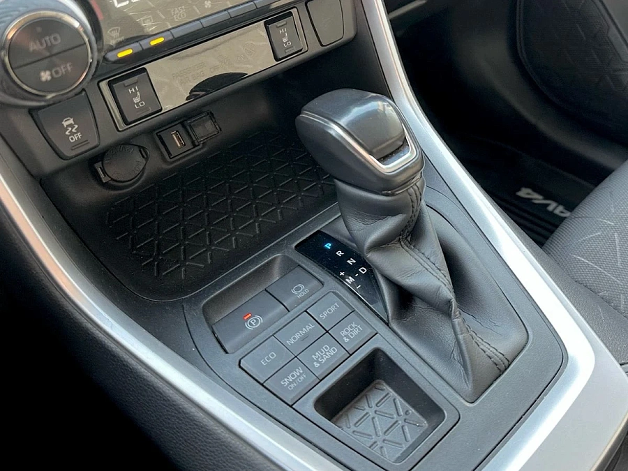 Toyota RAV4, 2021г., передний привод, вариатор