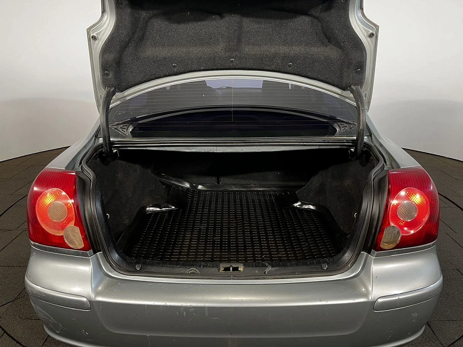 Toyota Avensis, 2008г., передний привод, механика