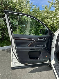 Toyota Highlander, 2015г, полный привод, автомат