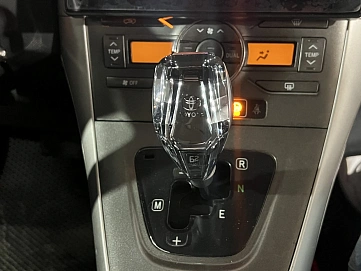 Toyota Auris, 2008г, передний привод, робот