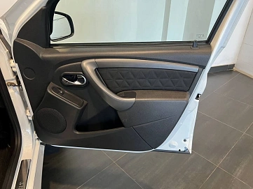 Renault Duster, 2018г, передний привод, автомат