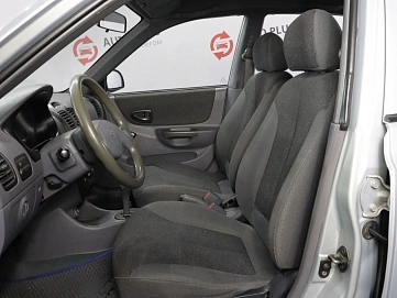 Hyundai Accent, 2010г, передний привод, автомат