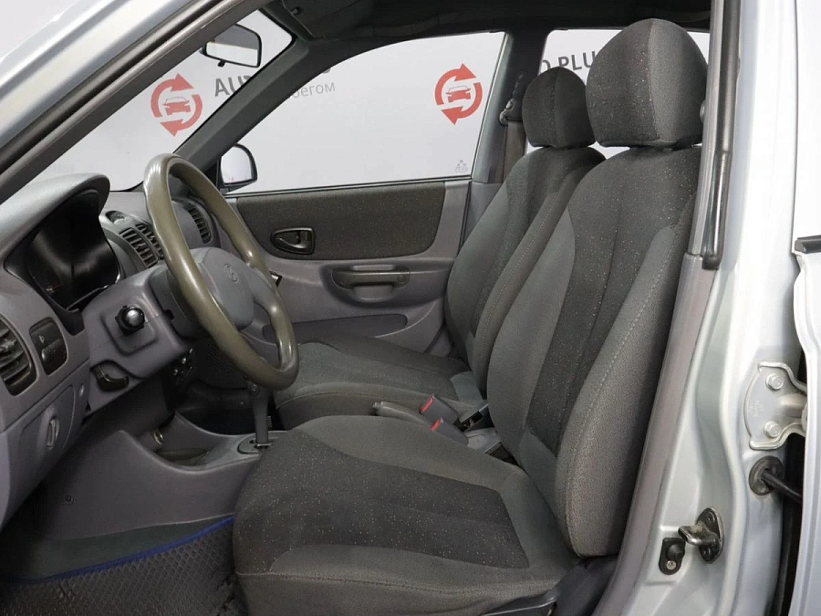 Hyundai Accent, 2010г., передний привод, автомат