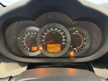 Toyota RAV4, 2012г, передний привод, автомат