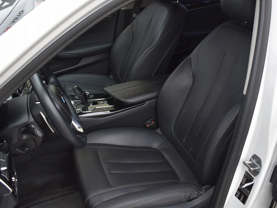 BMW 5 серии, 2018г., задний привод, автомат