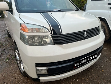 Toyota Voxy, 2004г, передний привод, автомат