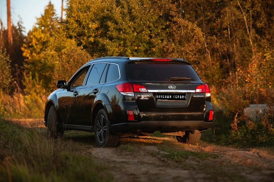 Subaru Outback, 2011г., полный привод, вариатор