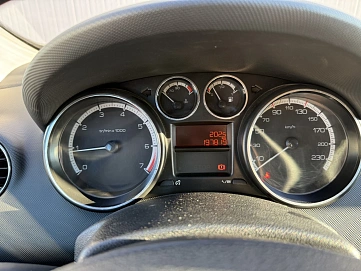 Peugeot 308, 2012г, передний привод, механика