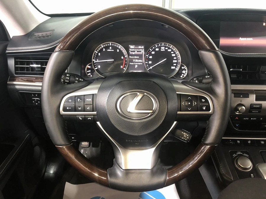 Lexus ES, 2014г., передний привод, автомат