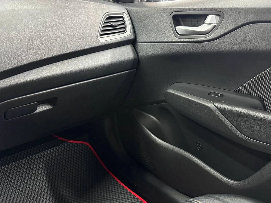 Hyundai Solaris, 2018г., передний привод, автомат