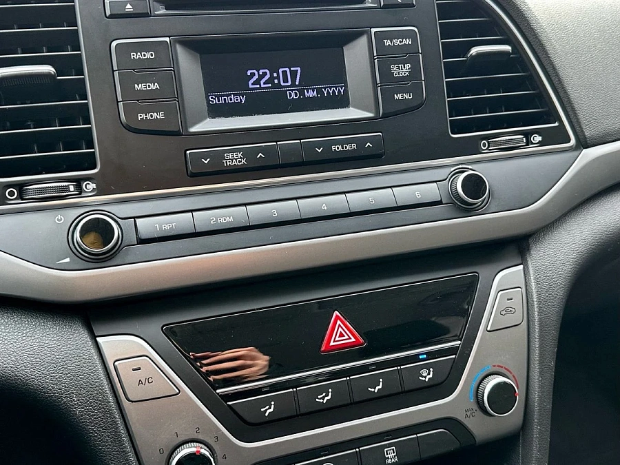 Hyundai Elantra, 2016г., передний привод, автомат