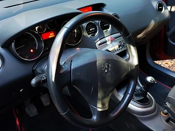 Peugeot 308, 2008г, передний привод, механика