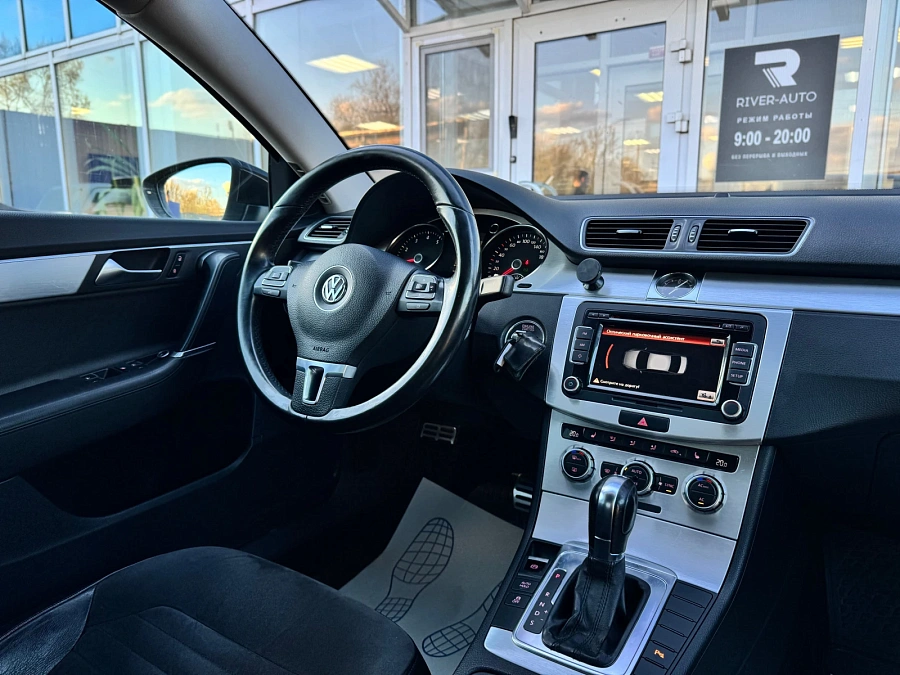 Volkswagen Passat, 2012г., передний привод, робот