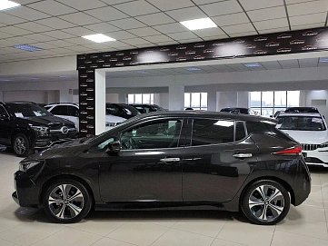 Nissan Leaf, 2021г, передний привод, автомат
