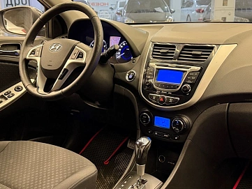 Hyundai Solaris, 2012г, передний привод, автомат