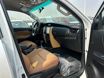 Toyota Fortuner, 2024г, полный привод, автомат
