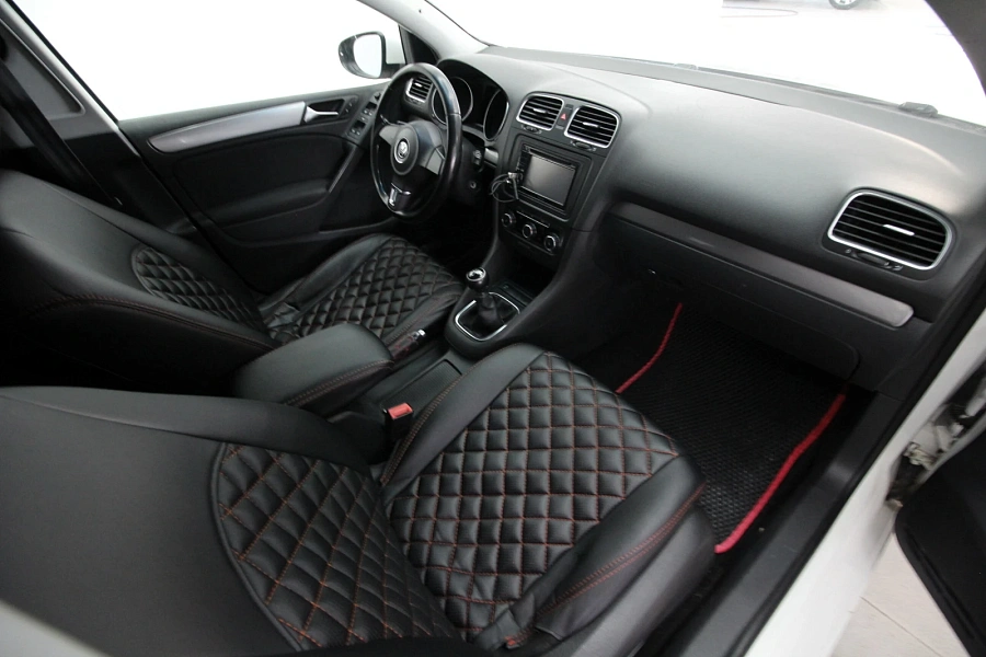 Volkswagen Golf, 2010г., передний привод, механика