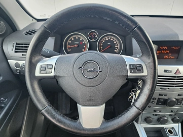 Opel Astra, 2013г, передний привод, механика