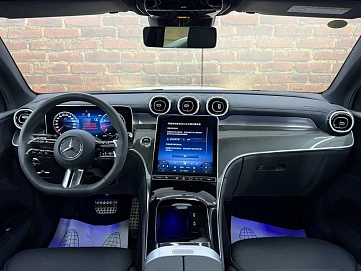 Mercedes-Benz , 2025г.