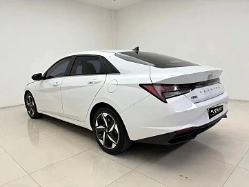 Hyundai Elantra, 2022г, передний привод, вариатор