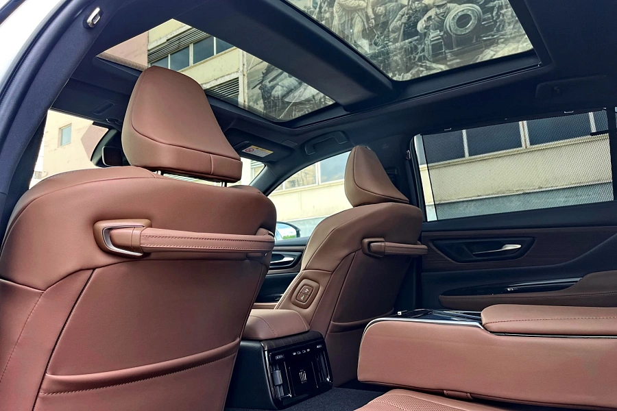 Toyota Crown, 2025г., задний привод, вариатор