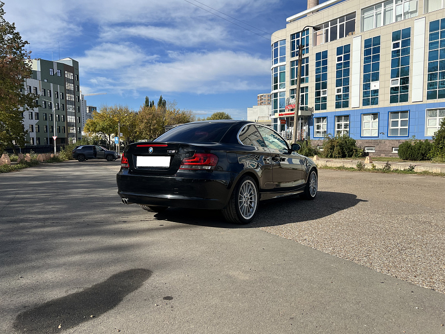 BMW 1 серии, 2008г., задний привод, автомат