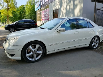 Mercedes-Benz C-Класс, 2004г, задний привод, автомат