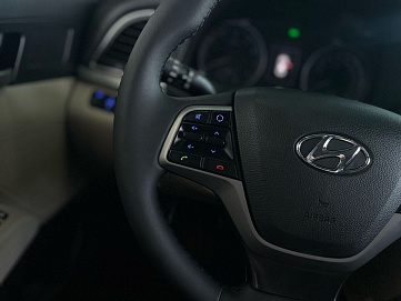 Hyundai Elantra, 2018г, передний привод, автомат