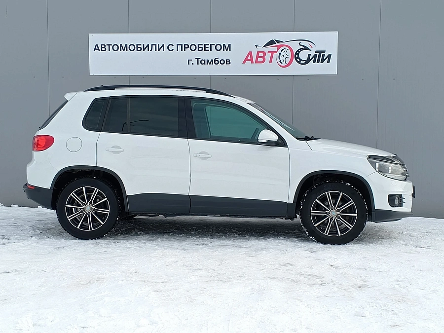 Volkswagen Tiguan, 2014г., передний привод, робот