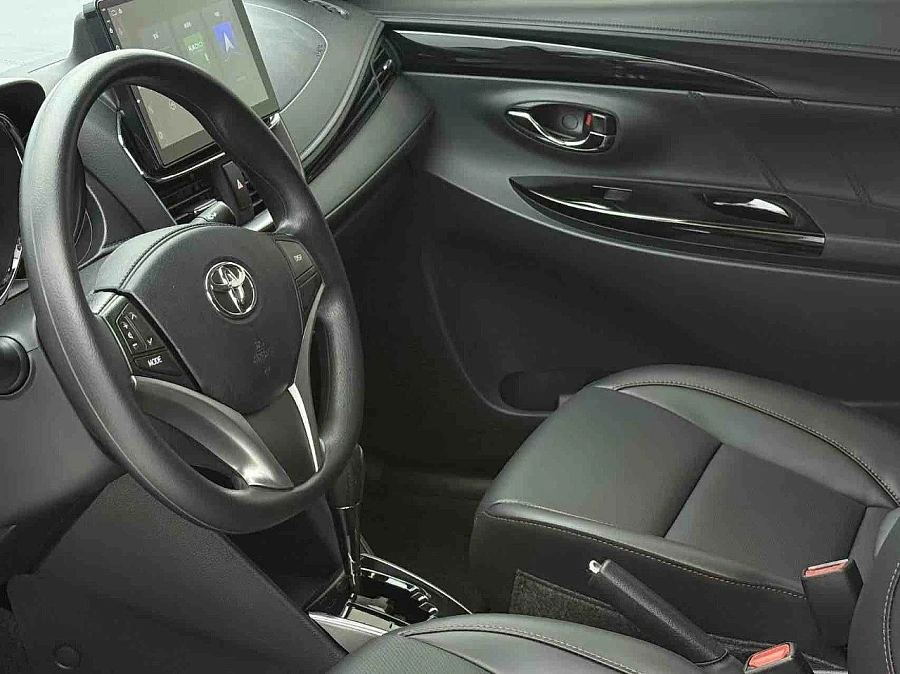 Toyota Yaris, 2023г., передний привод, вариатор