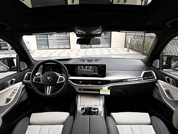 BMW X7, 2025г, полный привод, автомат