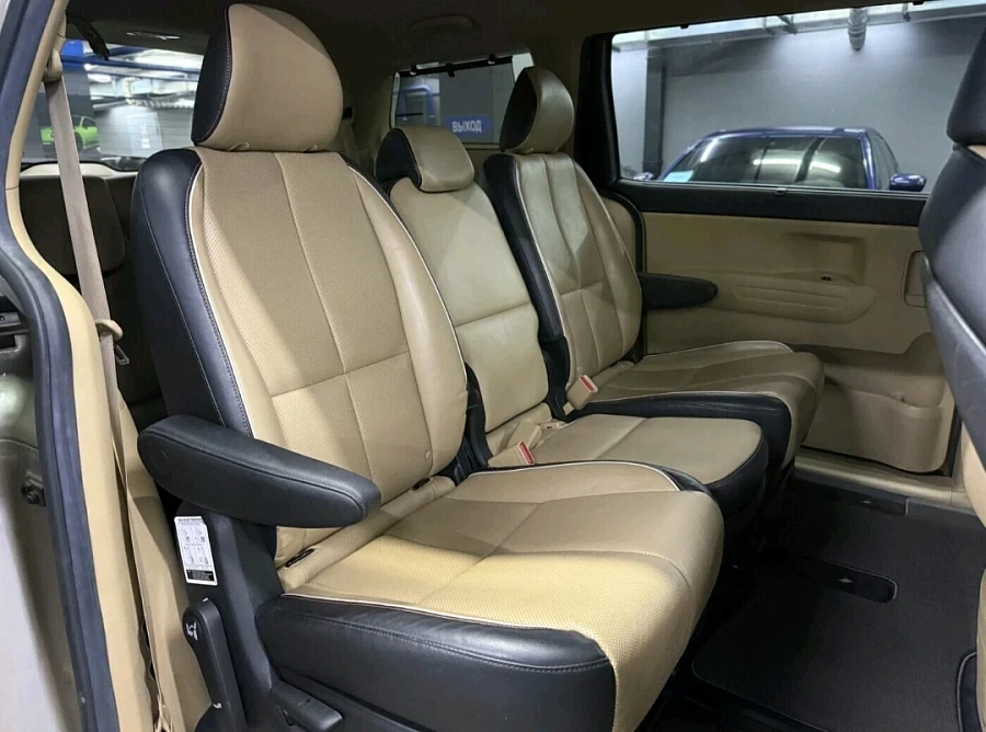 Kia Sedona, 2016г., передний привод, автомат